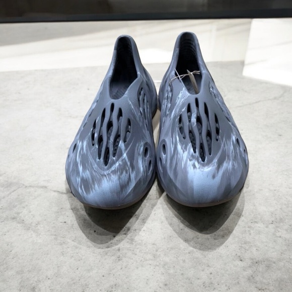 NWT Men’s adidas Yeezy Foam Granite Runner’s - Picture 10 of 16